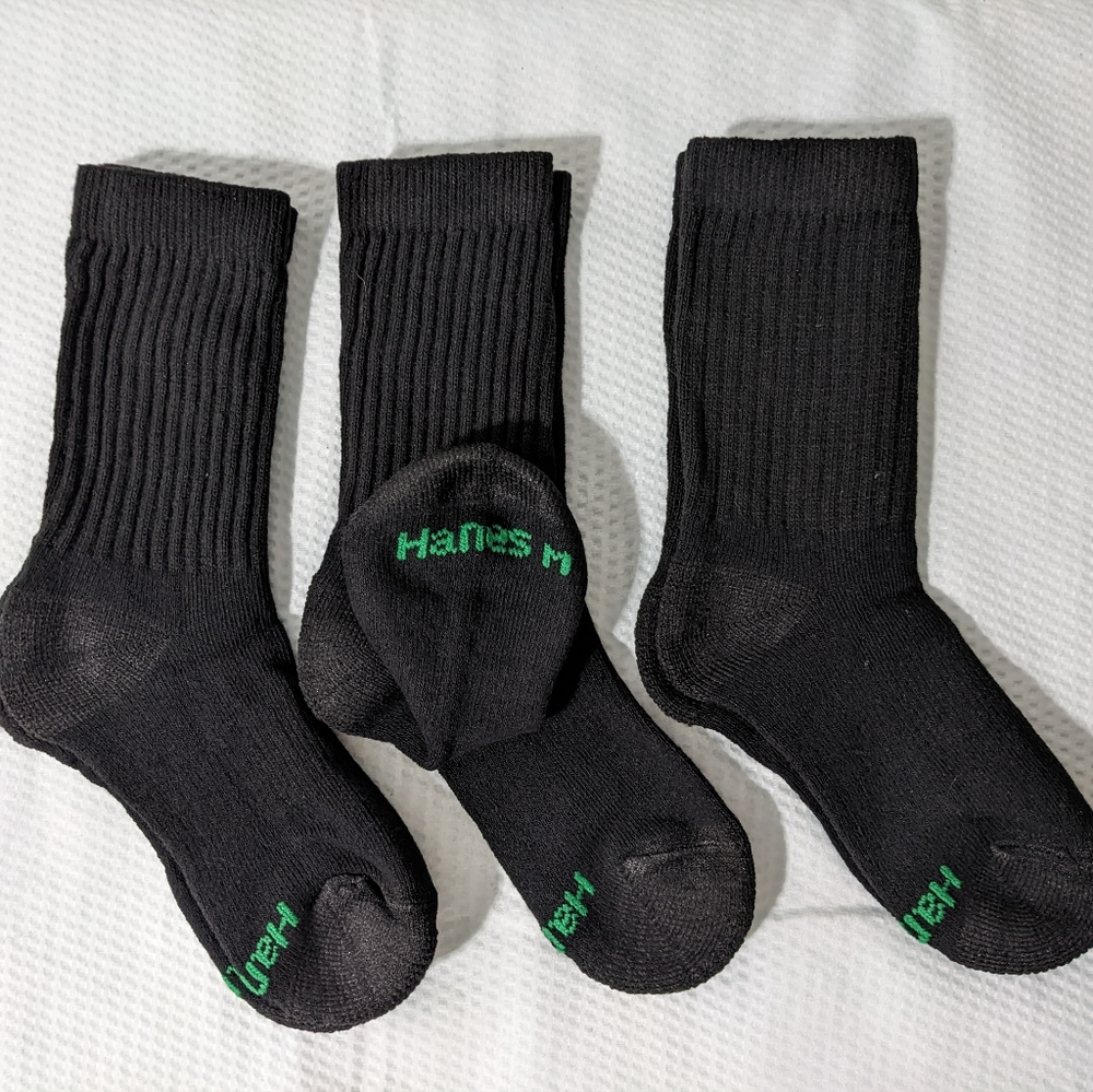HANES 8 Pair NEW Boys Black Cushion Crew Cut Socks Size 9-2 NEW - Picture 2 of 5